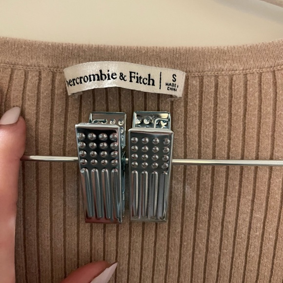 ABERCROMBIE & FITCH Ribbed Cropped Sweater - Picture 2 of 2